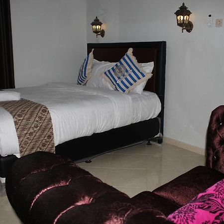 Renaya Griya Hotel Salakan Exterior foto