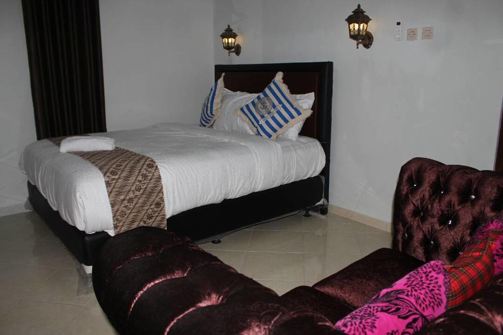 Renaya Griya Hotel Salakan Exterior foto